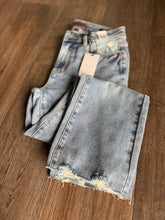 Load image into Gallery viewer, judy blue medium vintage wash frayed kick flare jeans