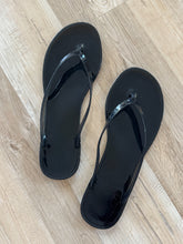 Load image into Gallery viewer, black jelly flip-flops