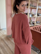 Load image into Gallery viewer, vintage red ribbed pullover