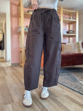 Load image into Gallery viewer, errand day espresso cotton barrel pants