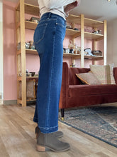 Load image into Gallery viewer, dark wide crop denim