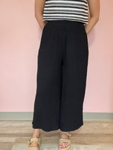 Load image into Gallery viewer, black howdy honey textured wide leg cropped pants