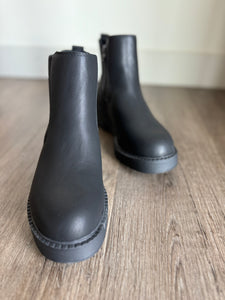 blowfish black chelsea boot