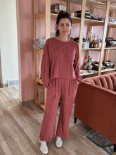 Load image into Gallery viewer, vintage red ribbed pullover
