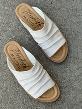 Load image into Gallery viewer, blowfish bone atlantah sandals