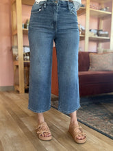 Load image into Gallery viewer, judy blue dottie high waist wide crop