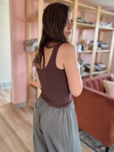 Load image into Gallery viewer, dark brown soft basic scoop tank