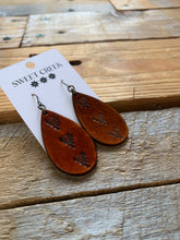 Load image into Gallery viewer, sweet creek summit mini leather teardrop earrings