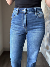 Load image into Gallery viewer, dark wash high rise straight