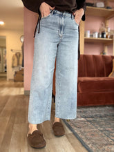 Load image into Gallery viewer, hidden medium light high waist cropped wide leg jeans