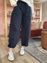 Load image into Gallery viewer, errand day black cotton barrel pants