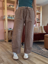 Load image into Gallery viewer, chestnut barrel denim pants