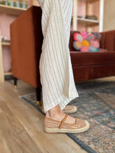 Load image into Gallery viewer, tan mesh espadrille flats