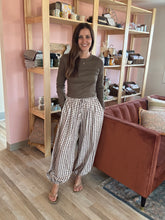 Load image into Gallery viewer, kylie chestnut ribbed tee