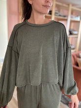 Load image into Gallery viewer, vintage olive ribbed pullover