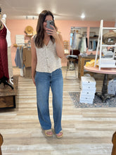 Load image into Gallery viewer, hidden medium dark straight jeans with frayed hem