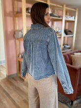 Load image into Gallery viewer, lightweight cropped denim shirt