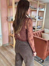 Load image into Gallery viewer, amber cinnamon lace top
