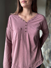 Load image into Gallery viewer, mauve mineral wash henley tee