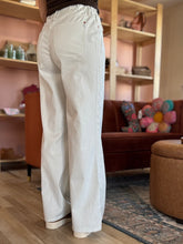 Load image into Gallery viewer, judy blue white featherweight palazzo pant