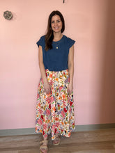 Load image into Gallery viewer, dark chambray button top