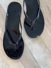 Load image into Gallery viewer, black jelly flip-flops