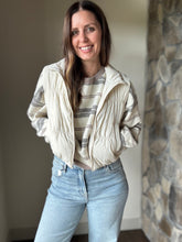 Load image into Gallery viewer, ivory puffer vest
