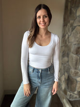 Load image into Gallery viewer, white scoop long sleeve tee