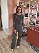 Load image into Gallery viewer, giselle button down top