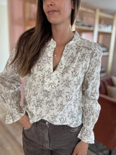 Load image into Gallery viewer, dried floral cotton blouse