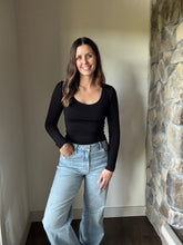 Load image into Gallery viewer, black scoop long sleeve tee
