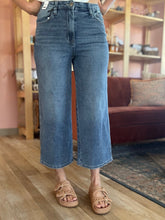 Load image into Gallery viewer, judy blue dottie high waist wide crop