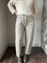Load image into Gallery viewer, tan plaid barrel