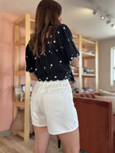 Load image into Gallery viewer, roller white denim shorts