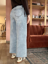 Load image into Gallery viewer, hidden medium light high waist cropped wide leg jeans