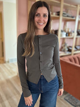 Load image into Gallery viewer, giselle button down top