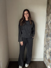 Load image into Gallery viewer, black mineral washed top