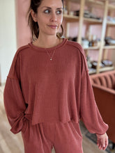 Load image into Gallery viewer, vintage red ribbed pullover