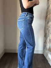 Load image into Gallery viewer, dark wash high rise straight