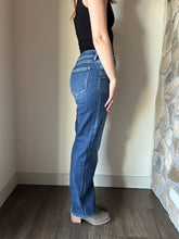 Load image into Gallery viewer, dark wash high rise straight