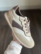 Load image into Gallery viewer, blowfish cream + chocolate sneaker