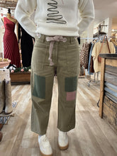 Load image into Gallery viewer, sage vintage painted rope string patched jeans