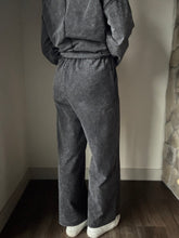 Load image into Gallery viewer, black mineral washed pant