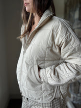 Load image into Gallery viewer, khaki quilted puffer