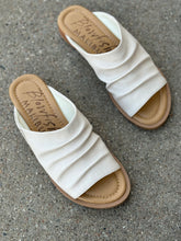 Load image into Gallery viewer, blowfish bone atlantah sandals