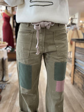 Load image into Gallery viewer, sage vintage painted rope string patched jeans