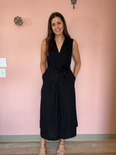 Load image into Gallery viewer, black classic linen collared dress