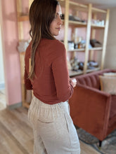 Load image into Gallery viewer, essential rust long sleeve tee