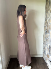 Load image into Gallery viewer, chocolate knit minimalist midi dress