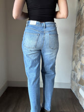 Load image into Gallery viewer, vintage sky straight leg jeans